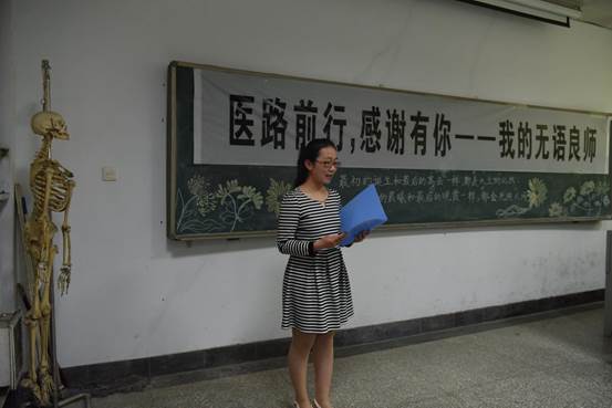 员工代表张益萌发言